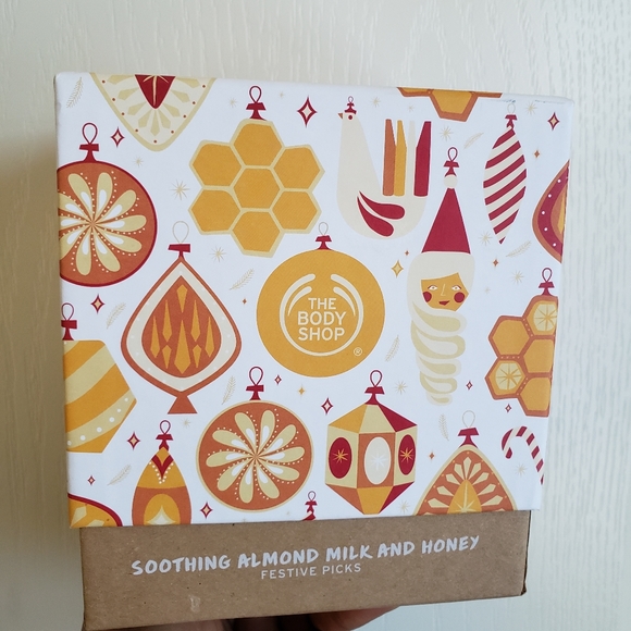 Brand New The Body Shop Bath Set - Picture 4 of 16